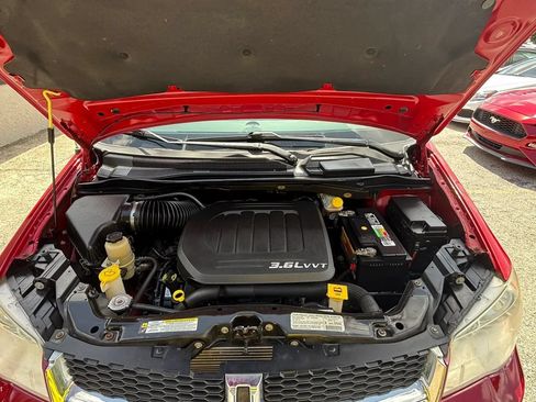 Used 2013 Dodge Grand Caravan SXT FWD image 21