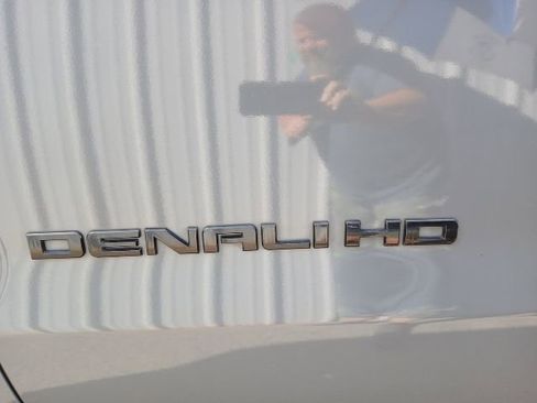 Used 2015 GMC Sierra 2500 Denali w/ Duramax Plus Package AWD/4WD image 11