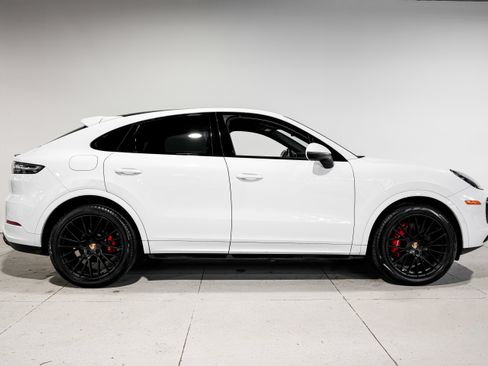 Used 2020 Porsche Cayenne S image 2