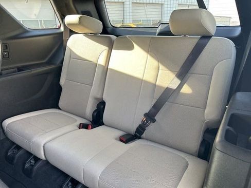 Used 2022 Chevrolet Traverse LS image 33