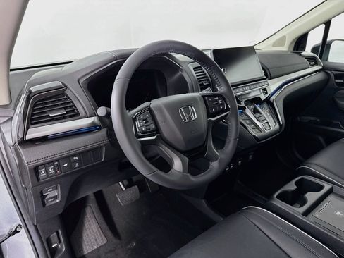 Certified 2025 Honda Odyssey Touring image 9