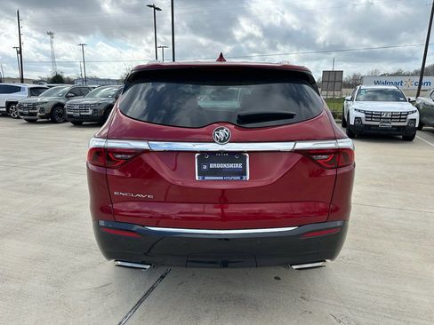 Used 2024 Buick Enclave Essence image 6