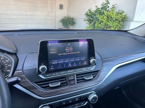 Used 2025 Nissan Altima 2.5 SV image 21