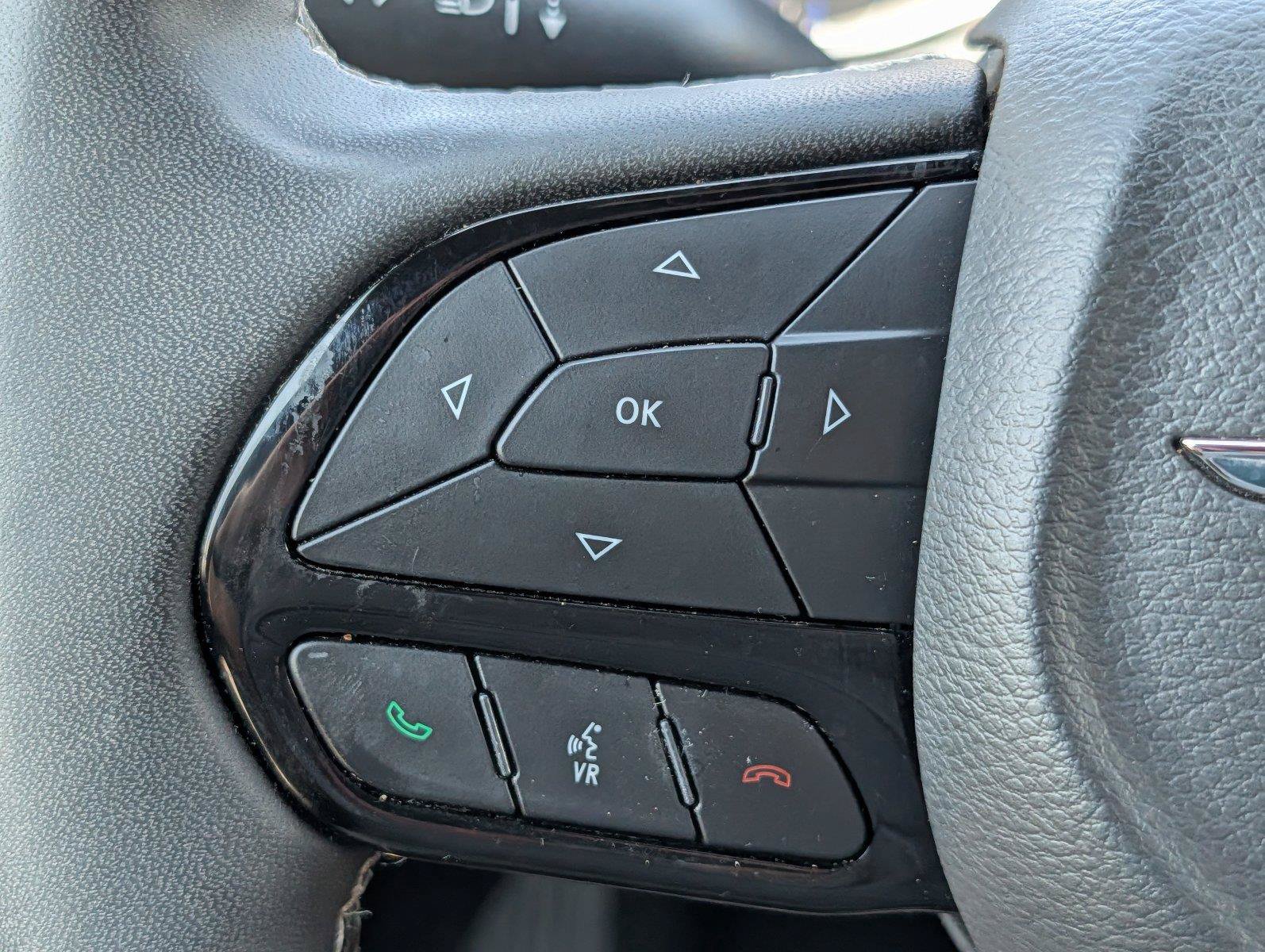 Used 2025 Chrysler Pacifica Limited FWD image 25