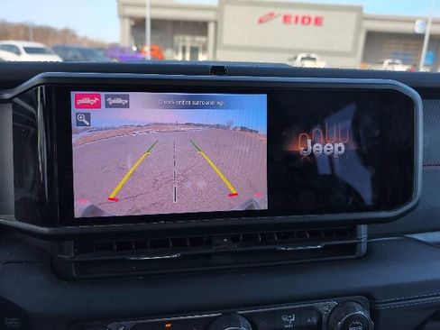 Used 2024 Jeep Gladiator Rubicon w/ Technology Group image 14