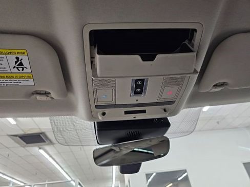 Used 2020 Jaguar E-PACE SE image 25