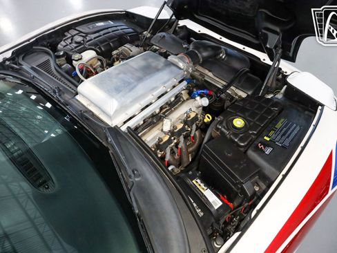 Used 2002 Chevrolet Corvette Z06 w/ Memory Pkg RWD image 2