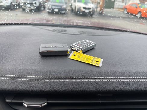 Certified 2023 Jeep Grand Cherokee Limited w/ Black Appearance Package image 17