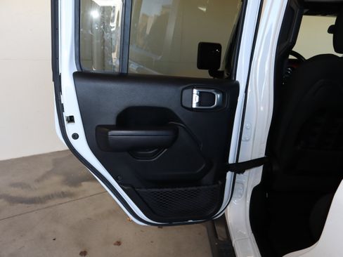 Used 2021 Jeep Wrangler Unlimited Rubicon w/ Safety Group image 37