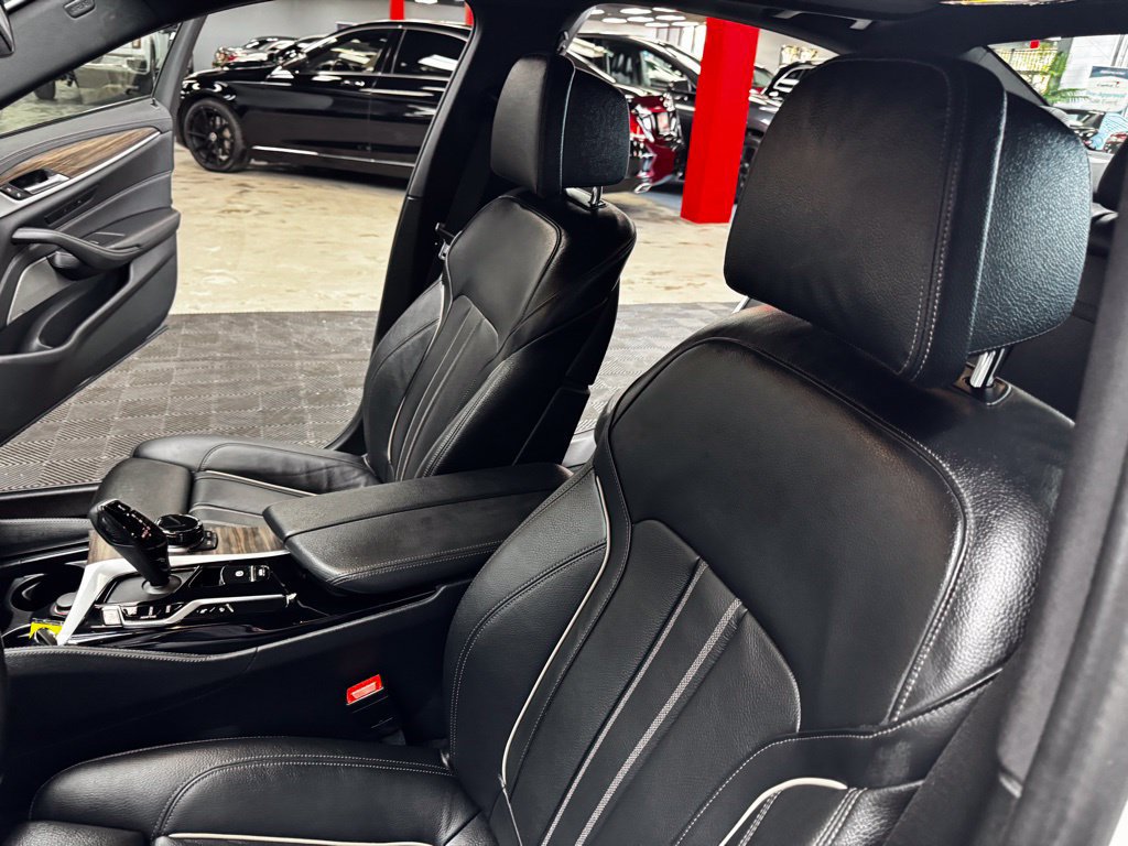 Used 2023 BMW M550i xDrive w/ Executive Package AWD/4WD image 35