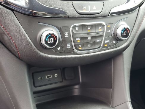 Certified 2024 Chevrolet Equinox RS FWD image 19