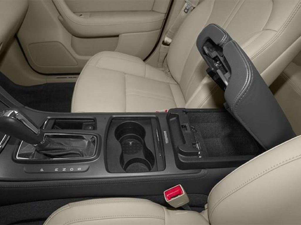 Used 2014 Lincoln MKS w/ Equipment Group 101A FWD image 11