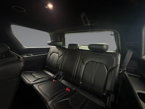 Used 2019 Ford Expedition Limited w/ Equipment Group 302A AWD/4WD image 40