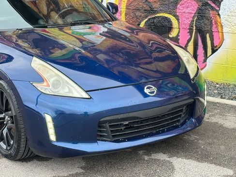 Used 2017 Nissan 370Z Coupe image 2