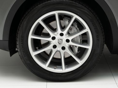 Used 2020 Porsche Cayenne image 12