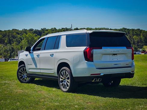New 2026 GMC Yukon XL Denali w/ Denali Reserve Package AWD/4WD image 5