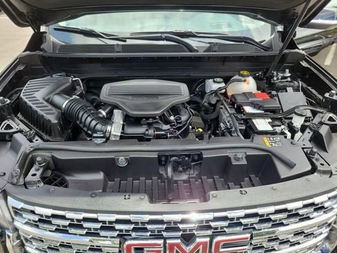 Used 2023 GMC Acadia Denali w/ Denali Ultimate Package FWD image 39