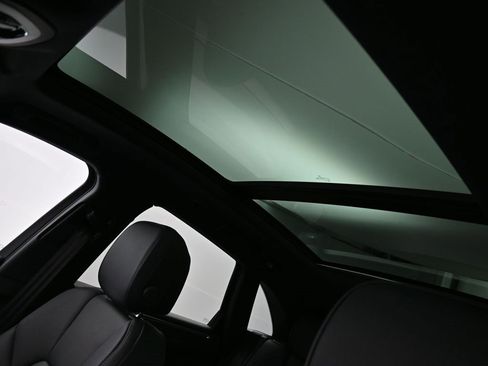 Used 2023 Porsche Macan image 8