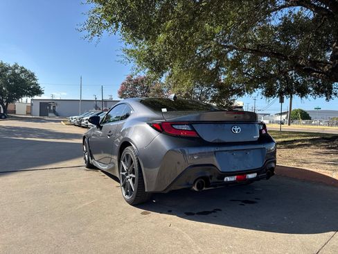 Used 2022 Toyota GR86 RWD image 7