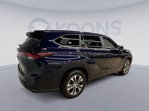 Used 2024 Toyota Highlander XLE image 4