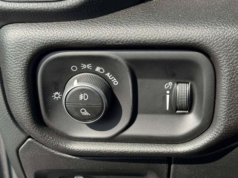 New 2026 RAM 1500 Express AWD/4WD image 9