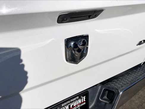 Used 2018 RAM 1500 SLT image 29