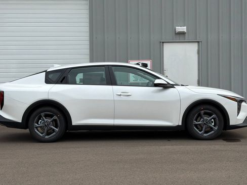New 2026 Kia K4 FWD image 3