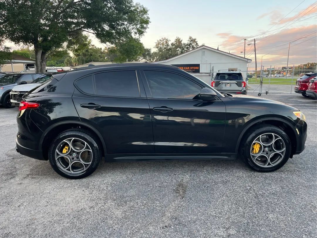 Used 2018 Alfa Romeo Stelvio Sport w/ Quick Order Package 22J Sport AWD/4WD image 4