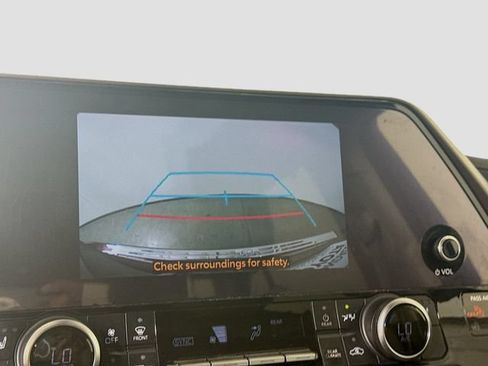 Used 2023 Toyota Highlander XLE AWD/4WD image 13