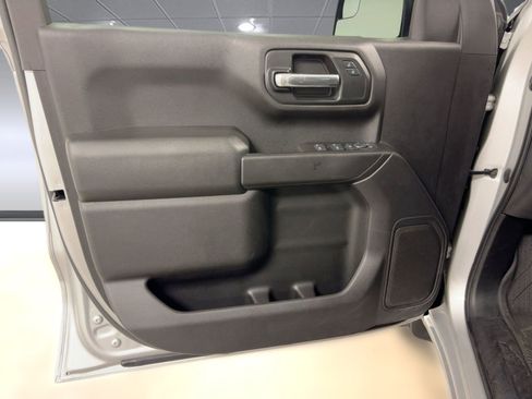 Used 2019 Chevrolet Silverado 1500 Custom w/ Custom Value Package image 12