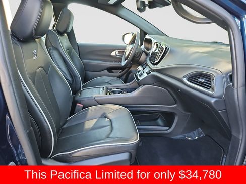 Used 2025 Chrysler Pacifica Limited FWD image 17