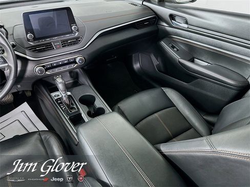 Used 2021 Nissan Altima 2.5 SR w/ SR Premium Package image 19