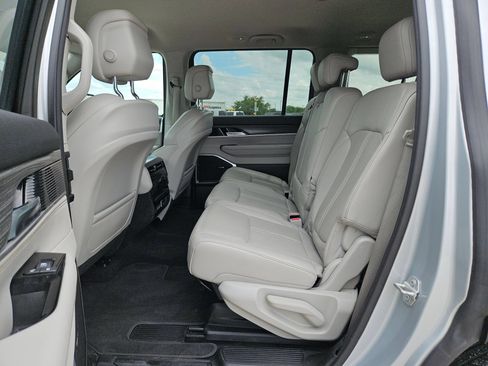 Used 2024 Jeep Wagoneer Series II w/ Flexible Seating Group RWD image 14