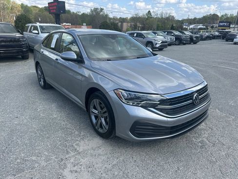 Used 2024 Volkswagen Jetta SE image 7