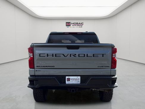 Used 2024 Chevrolet Silverado 1500 Custom Trail Boss w/ Dark Appearance Package AWD/4WD image 6