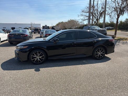 Used 2024 Toyota Camry SE image 2