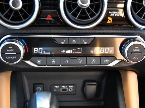 Used 2025 Nissan Sentra SV w/ SV Premium Package image 27