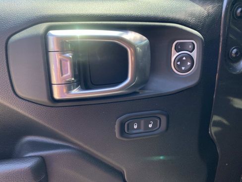 Used 2025 Jeep Gladiator Sport AWD/4WD image 20