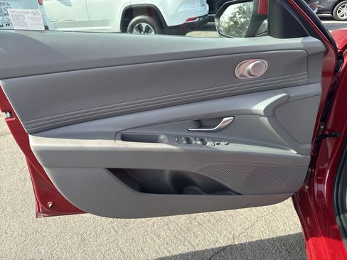 Used 2025 Hyundai Elantra SEL FWD image 11