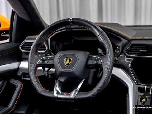 Used 2022 Lamborghini Urus image 35