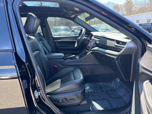 Certified 2025 Jeep Grand Cherokee L Limited w/ Black Appearance Package AWD/4WD image 32