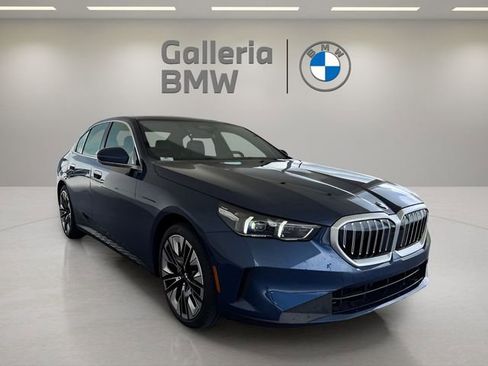 Used 2025 BMW 530i w/ Premium Package image 8