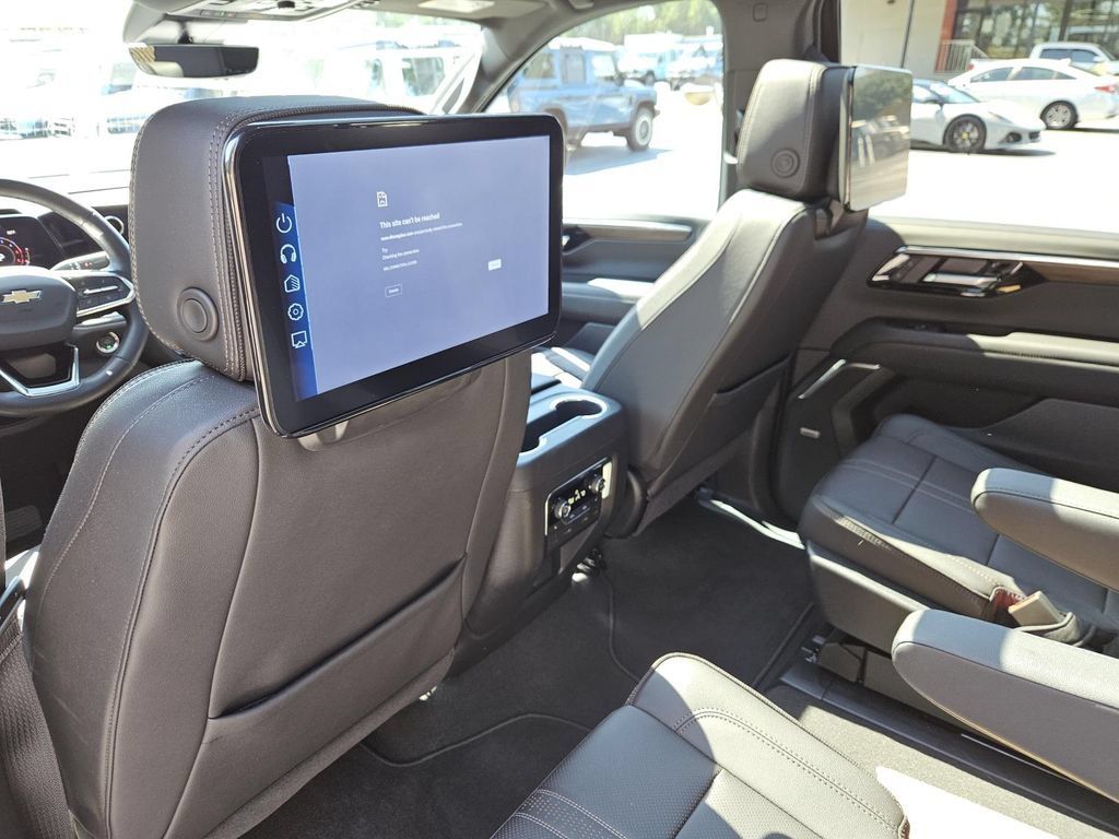 Used 2025 Chevrolet Tahoe High Country AWD/4WD image 12