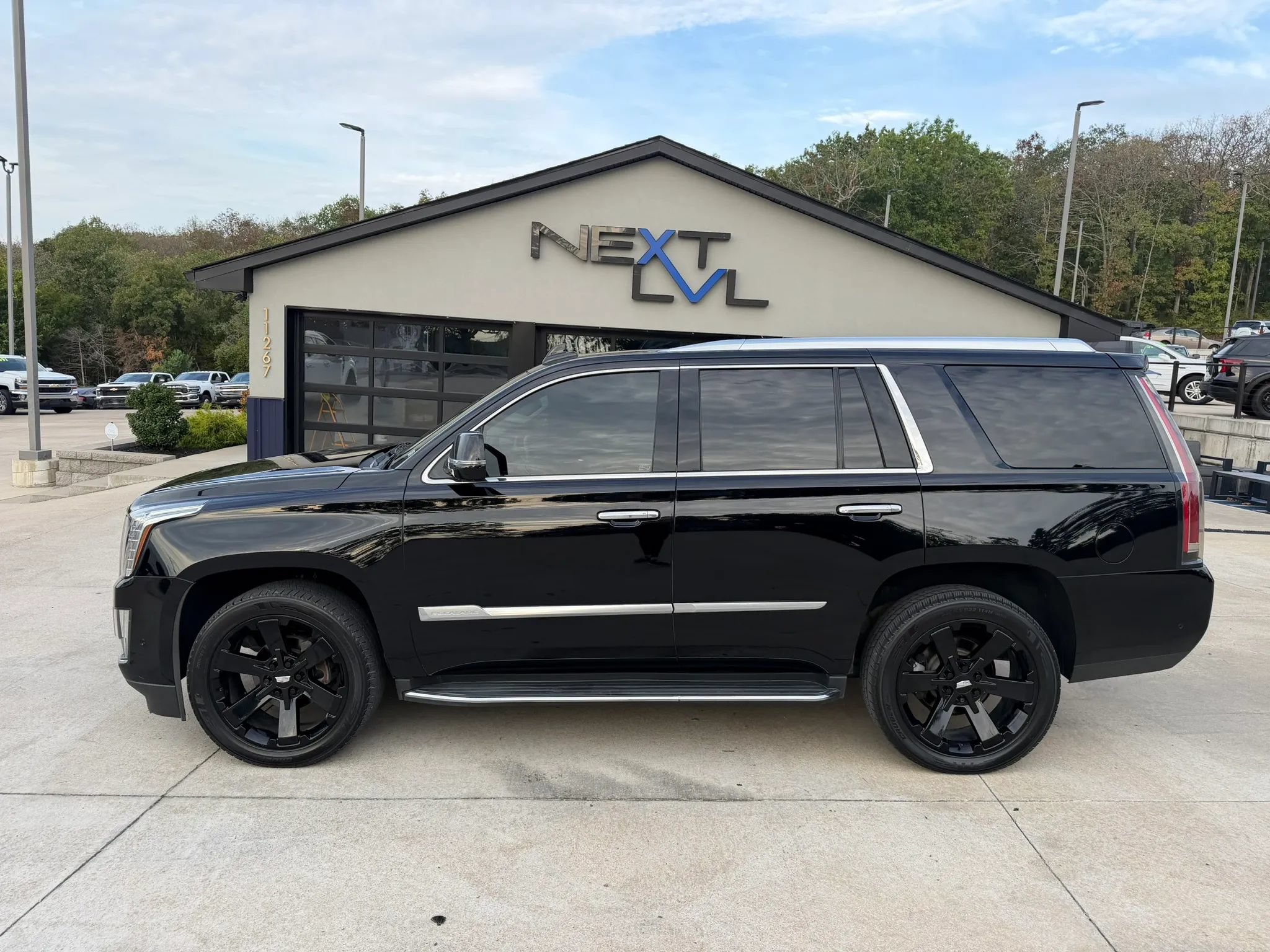 Used 2019 Cadillac Escalade Luxury AWD/4WD image 6