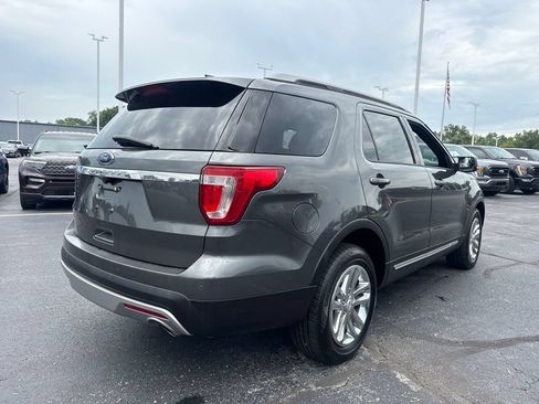 Used 2017 Ford Explorer XLT w/ Equipment Group 202A FWD image 7