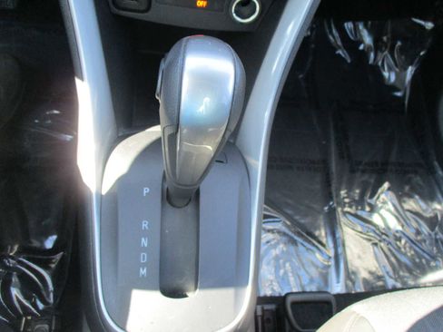 Used 2022 Chevrolet Trax LT w/ LT Convenience Package image 16