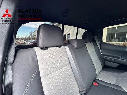 Used 2021 Toyota Tacoma TRD Sport w/ Technology Package image 13