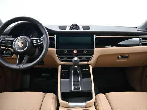 Used 2026 Porsche Macan AWD/4WD image 9