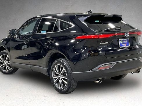 Used 2023 Toyota Venza LE AWD/4WD image 4