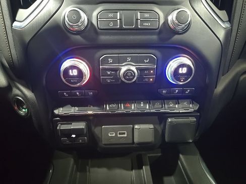 Used 2022 GMC Sierra 2500 AT4 w/ AT4 Preferred Package AWD/4WD image 24